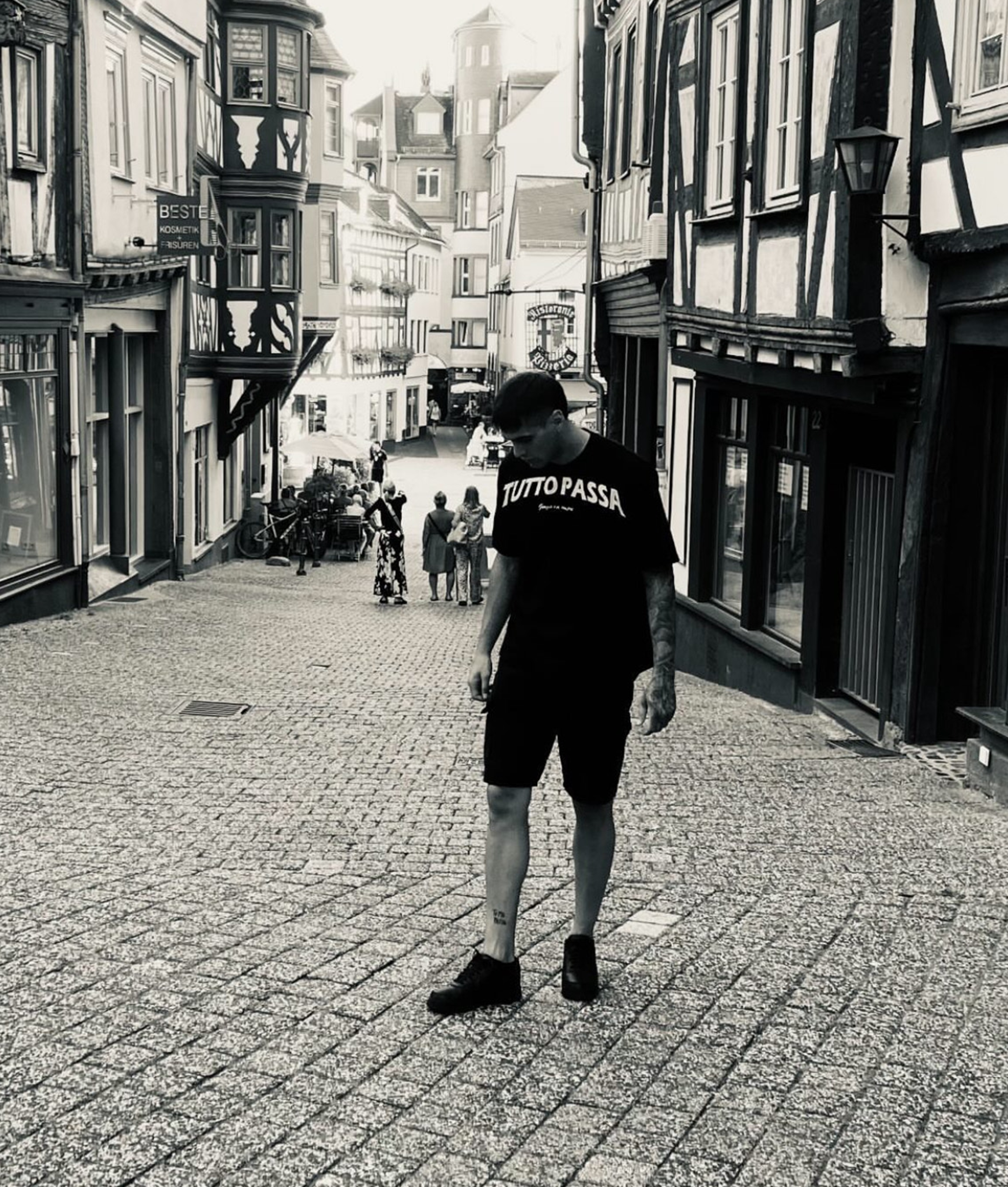 Tutto Passa T-Shirt Black